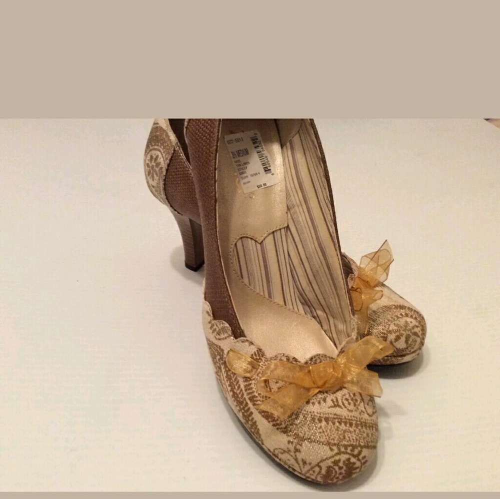 Mudd Adagio 8.5 Shoes Tan Linen Round toe Floral